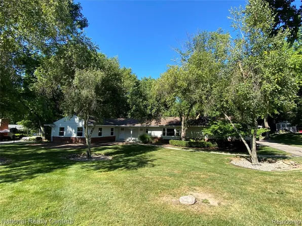 144 W Maryknoll Rd, Rochester Hills, MI 48309