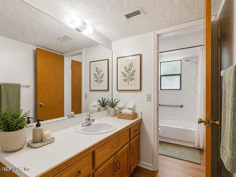 702 Meadowbrook Dr #2 — Photo 12