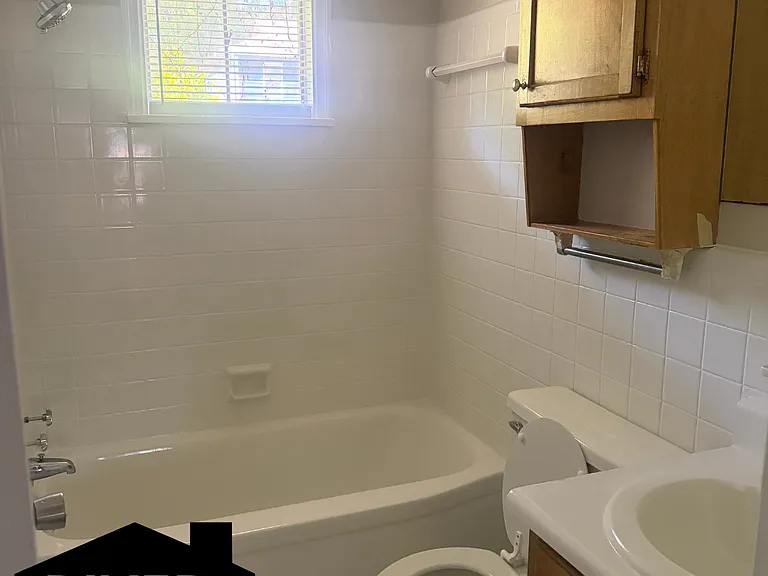 1204 Graham Ave — Photo 9