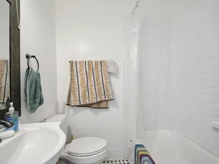 2703 Amelia St — Photo 7