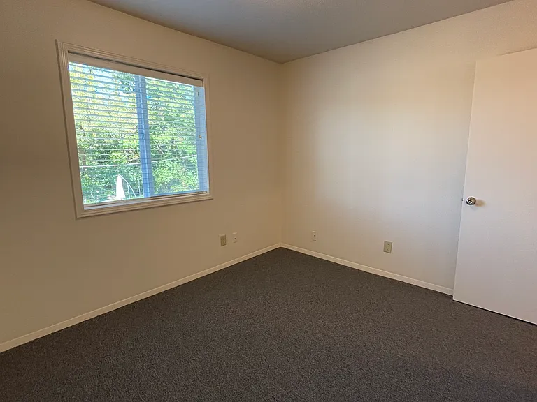 2727 S Sterling Ave #G — Photo 15