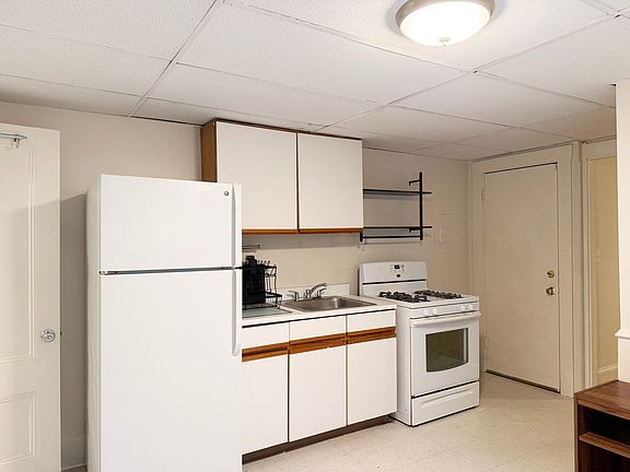 4th image of 23 1/2 Central St #1