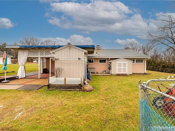 5th image of 82 Prospect Hill Dr