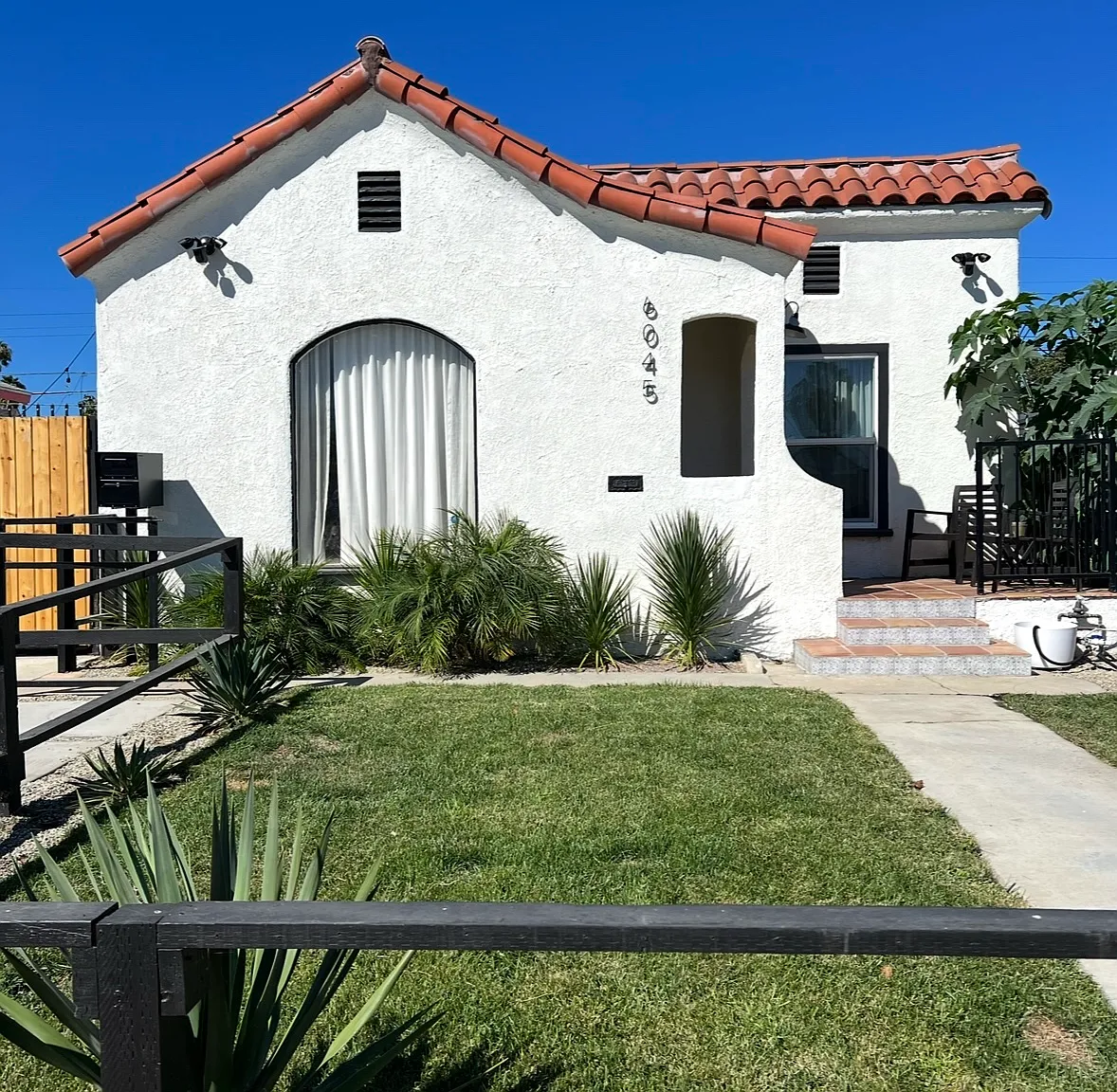 3 bed, 1008 sqft, $4,500 — Photo 1