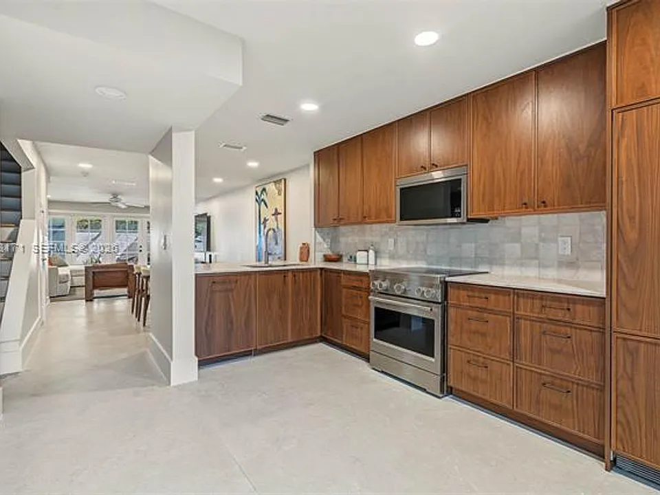 825 SE 2nd St #Townhouse 825