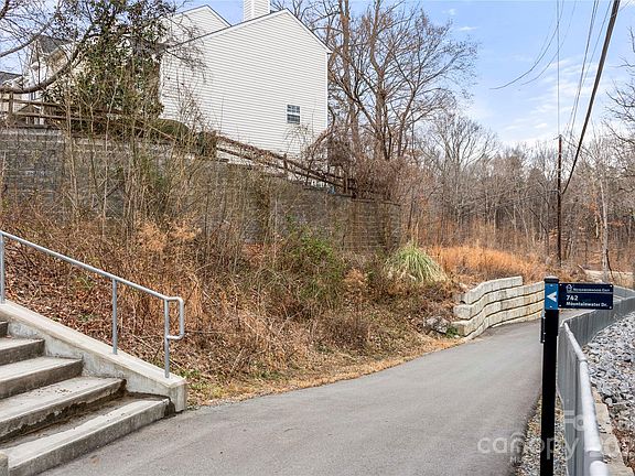 5th image of 736 Mountainwater Dr