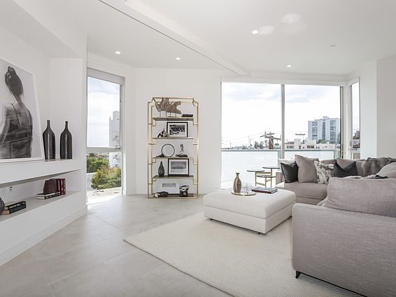 4th image of 1125 N Kings Rd #Penthouse 6