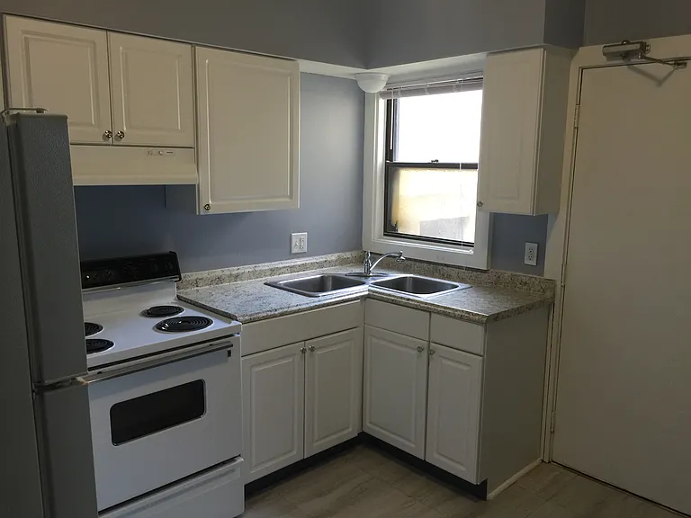 54-56 Grand Ave #4 — Photo 3