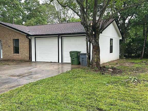 Garage and side yard. Freshly painted!