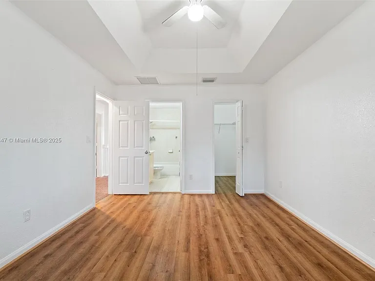 SE 26th Ct — Photo 11
