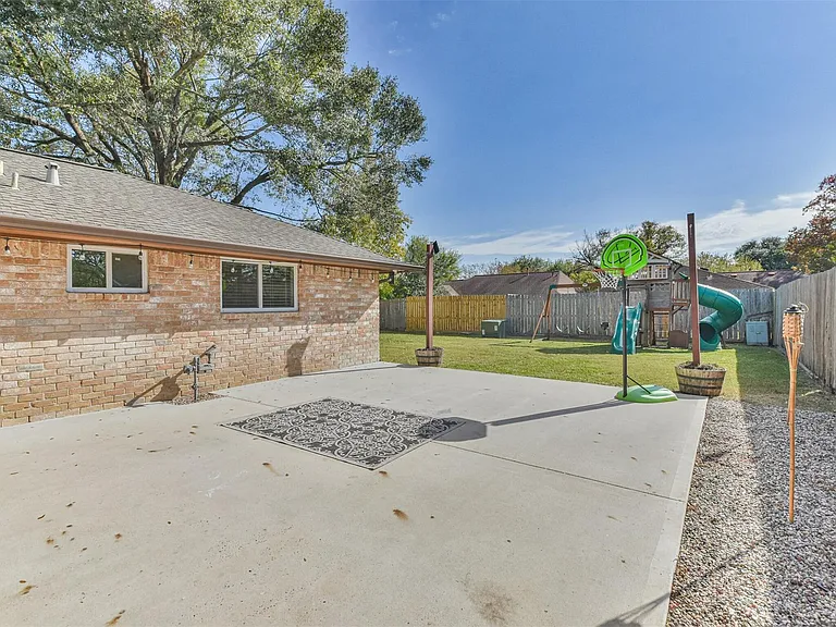 7623 Yellow Pine Dr — Photo 6