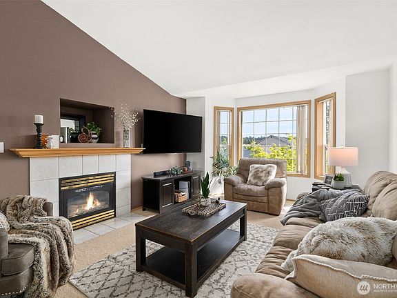 5th image of 8425 201st Street E