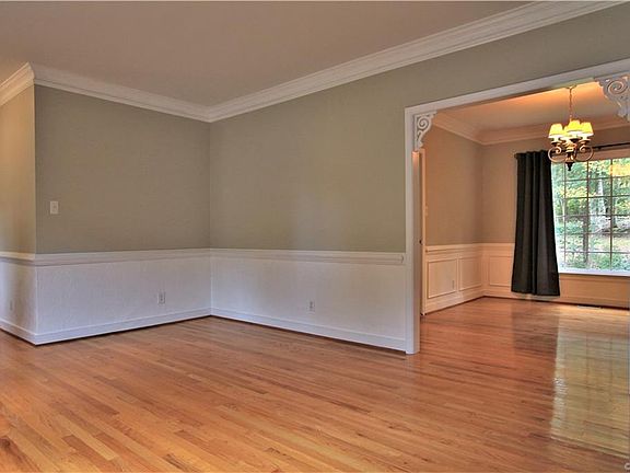 5th image of 10076 Poplar Hall Ct