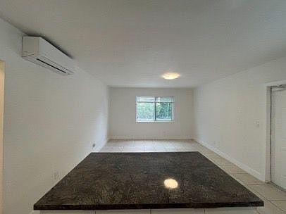 3rd image of 1999 N Glades Dr
