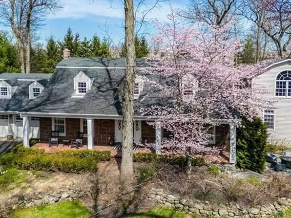 202 Chestnut Ridge Rd, Saddle River, NJ 07458