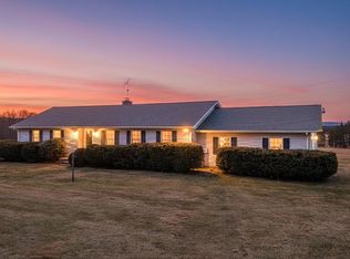 8958 Leetown Rd, Kearneysville, WV 25430