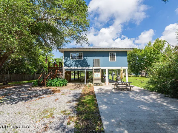 811 View St, Waveland, MS 39576