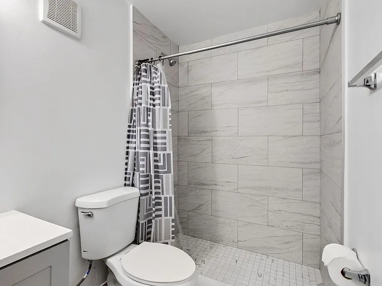 450 SW 2nd Ave #205 — Photo 19