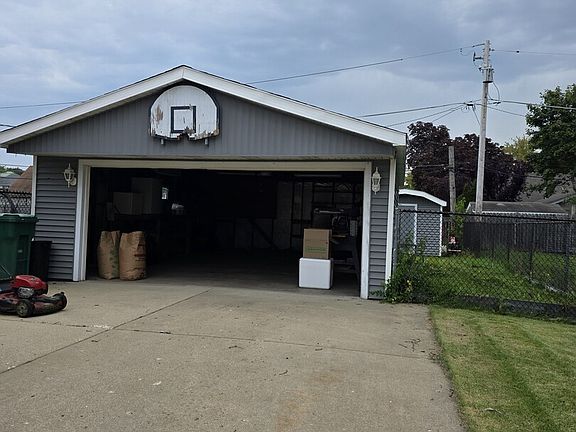 2nd image of 8225 New Castle Ave