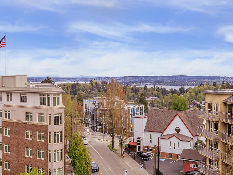 2112 E Denny Way — Photo 34