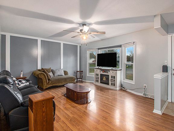 5th image of 8015 Birchwood Ave