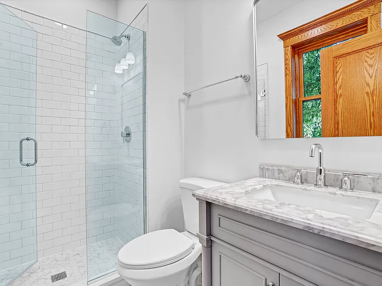 1233 N Hoyne Ave #3 — Photo 19