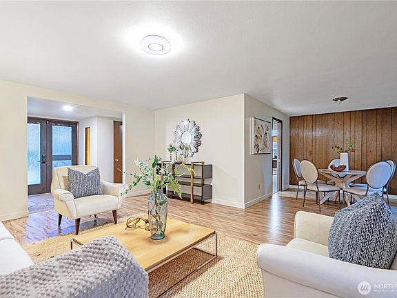 4th image of 502 130th Avenue NE