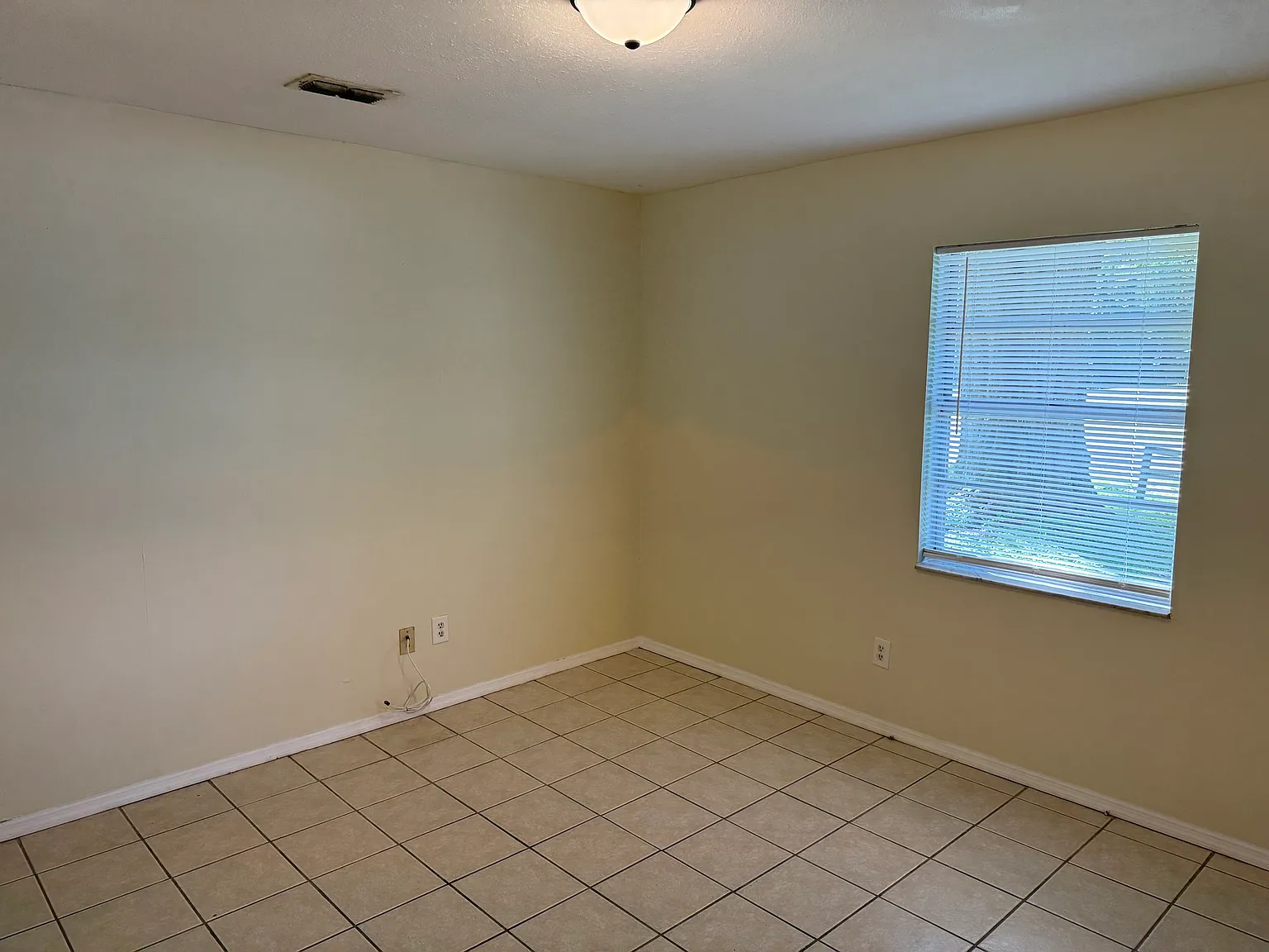 3 bed, 936 sqft, $1,500 — Photo 4