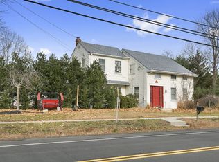 11635 Main Rd, East Marion, NY 11939