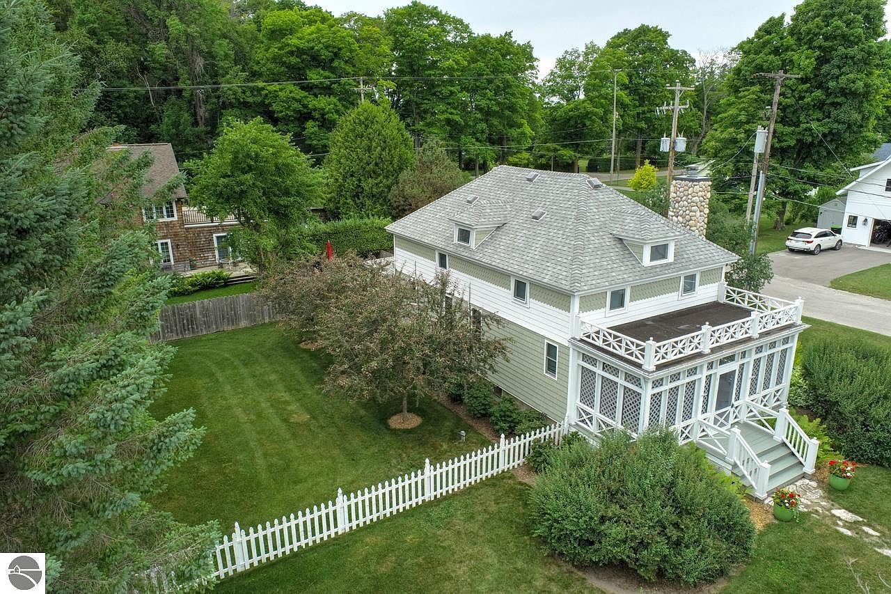 402 S Main St, Leland, MI 49654 MLS 1909900 Zillow