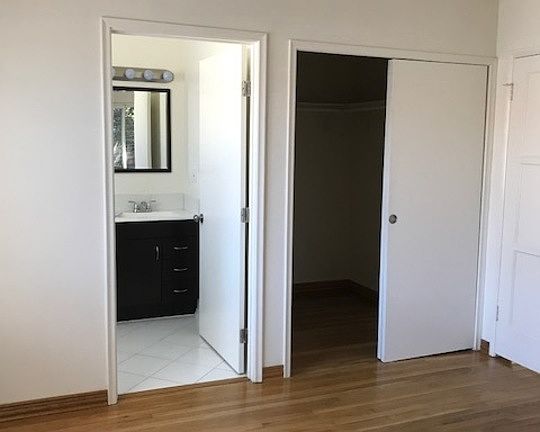 2nd image of 5561 Inglewood Blvd