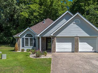 922 Stonebrook Dr, Paducah, KY 42003