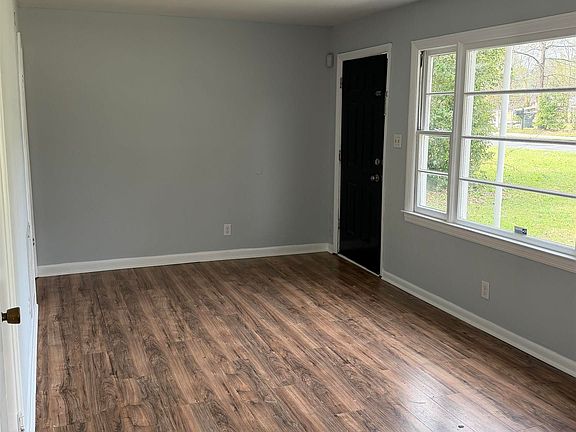 3rd image of 202 Ruzelle St