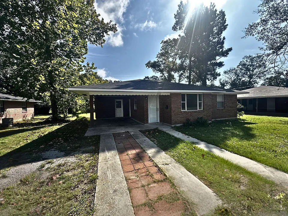 300 Maple St