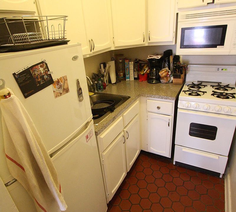 2nd image of 313 W 88th St APT 2A