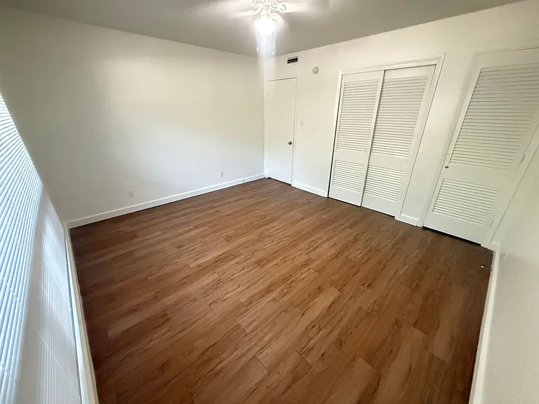 Lorrain Apartments — Photo 24