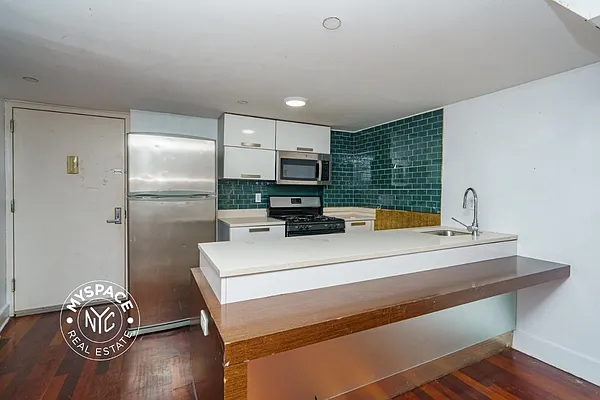 Rented by MySpaceNYC | media 17