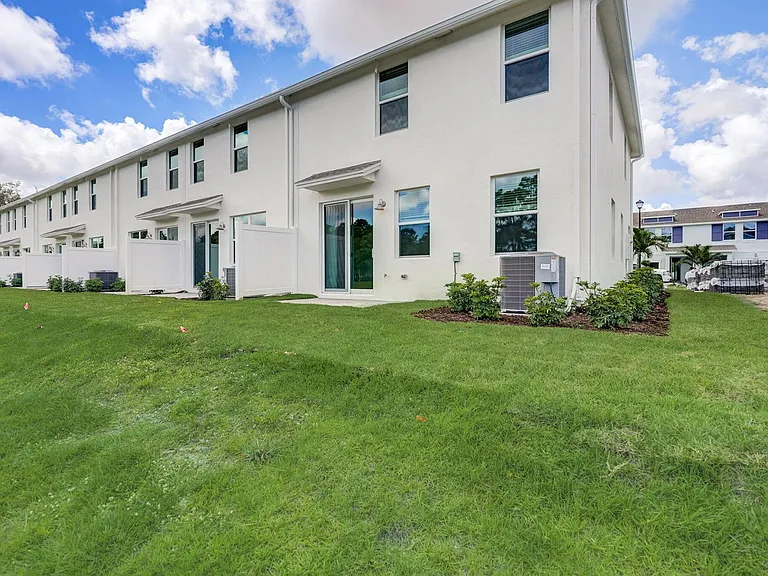 5728 SE Edgewater Cir — Photo 34