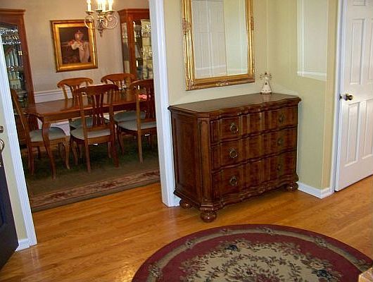 Beautiful, spacious formal entry w/hardwood floors& grand chandelier.