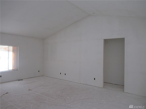 2nd image of 14471 Wiley Ln SE