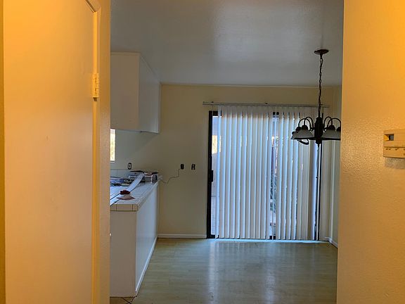 5th image of 979 Willow Ave #979