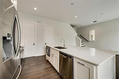 3rd image of 1518 N Carroll Ave #104