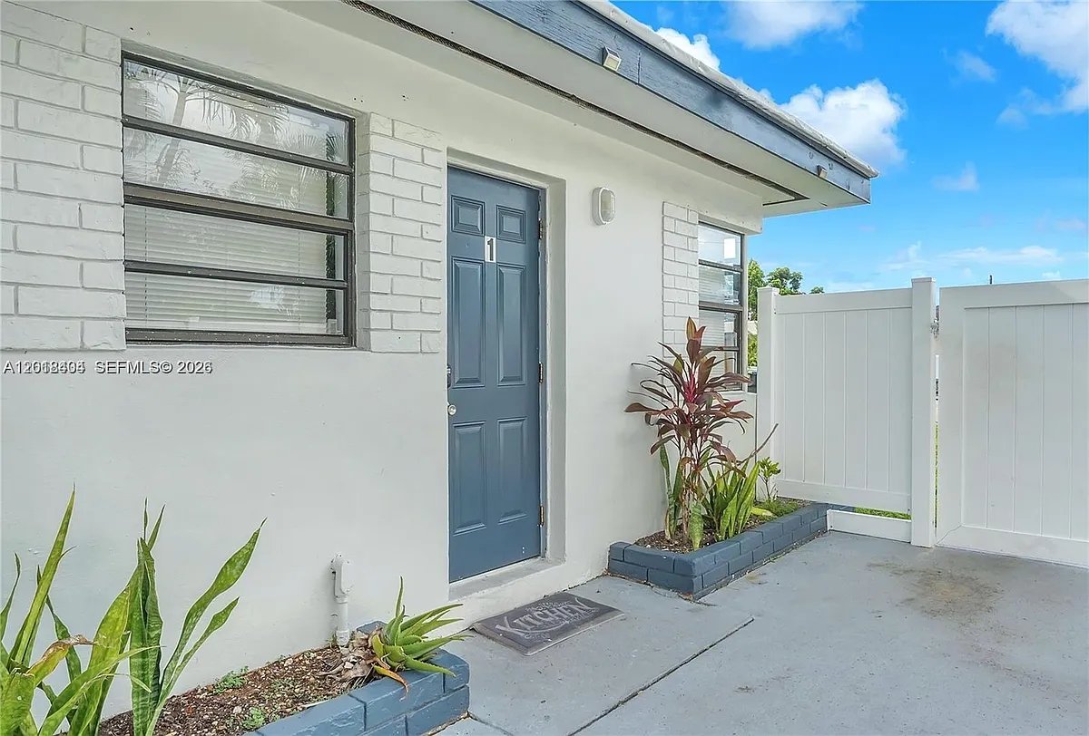 Building Photo - 6036 Polk St #1