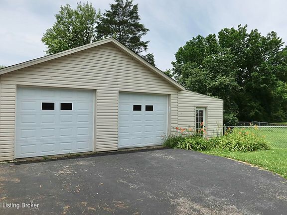 4th image of 256 Lincoln Dr