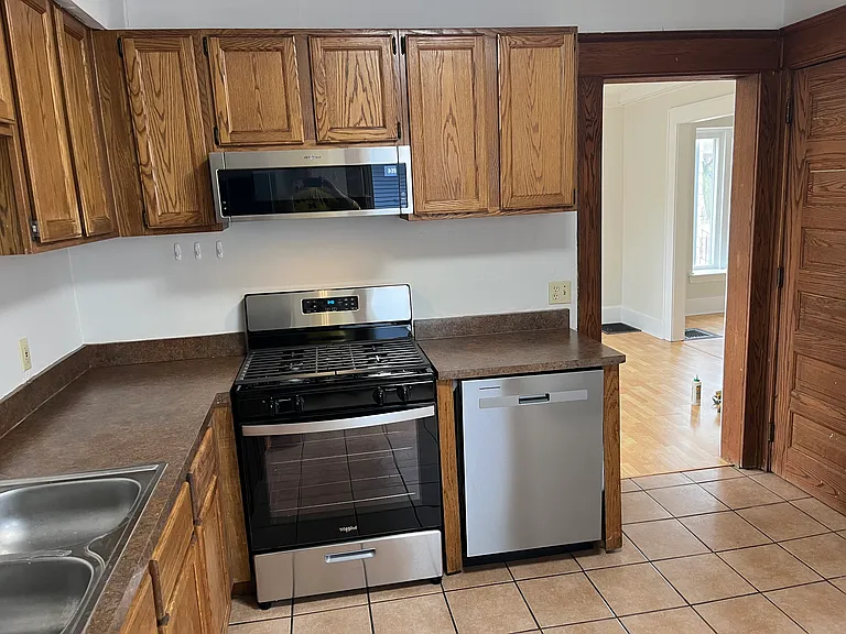 324 Carlton Ave SE — Photo 5