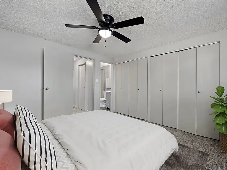Sunstone Apartments — Photo 10