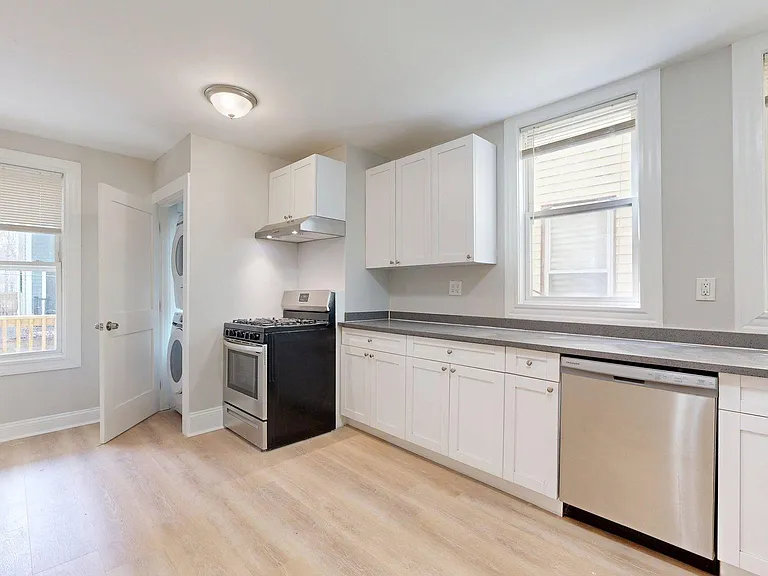 205 Chelsea St #3 — Photo 16