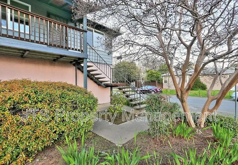 4439 V St #5 — Photo 55