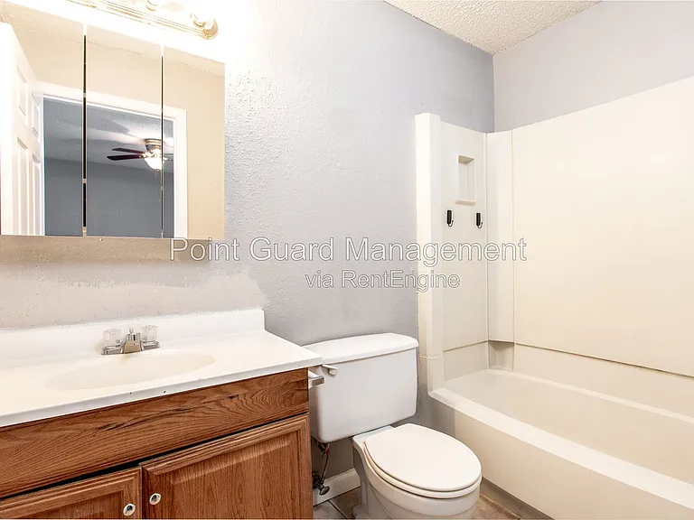 2228 S Oliver Ave — Photo 17