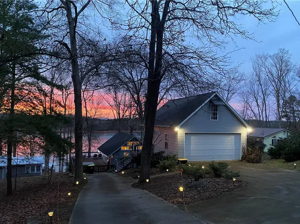 307 Lakeview Dr, Townville, SC 29689